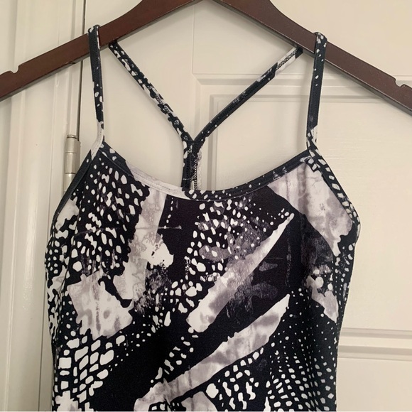 • [Lululemon] Fitted Racerback Tank • - Picture 2 of 8